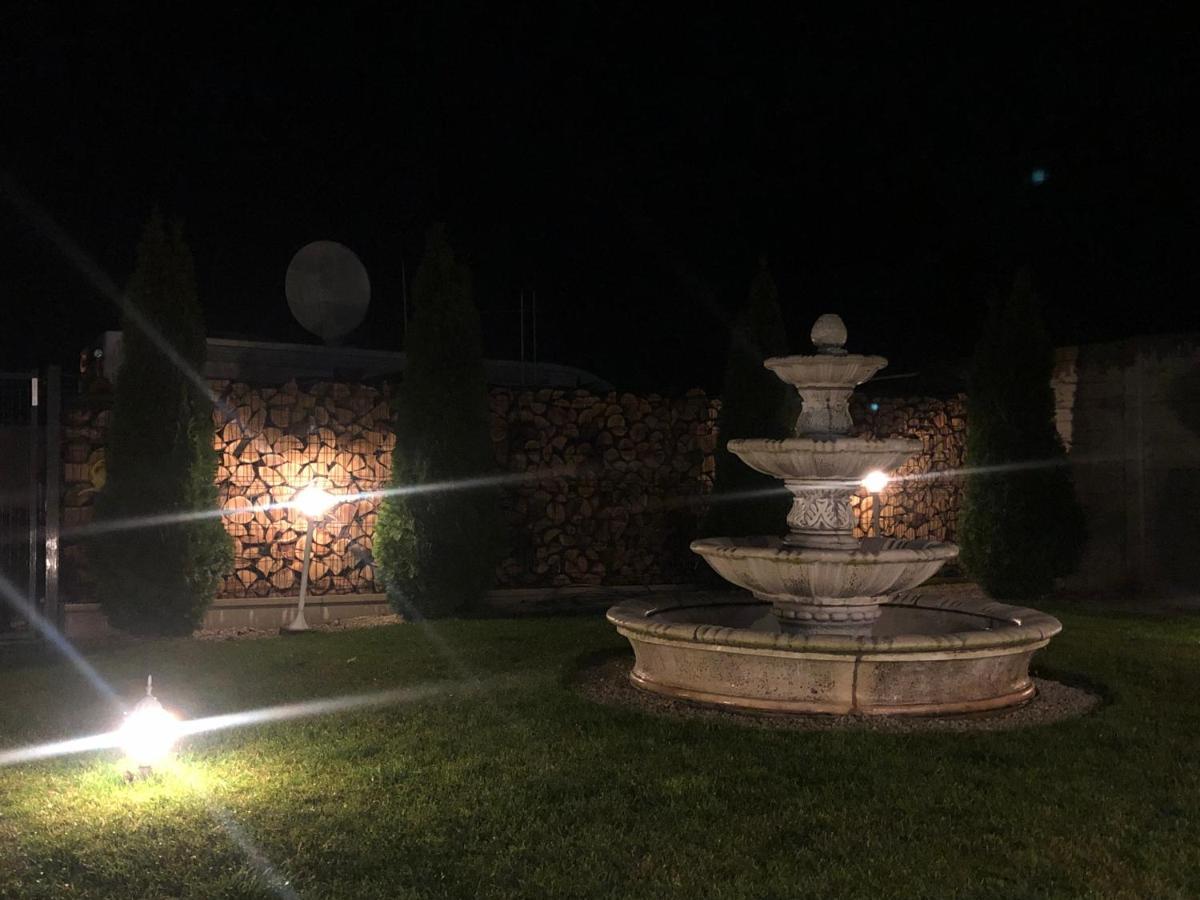 Meduza Wellness Spa S Ubytovanim Hlohovec Εξωτερικό φωτογραφία