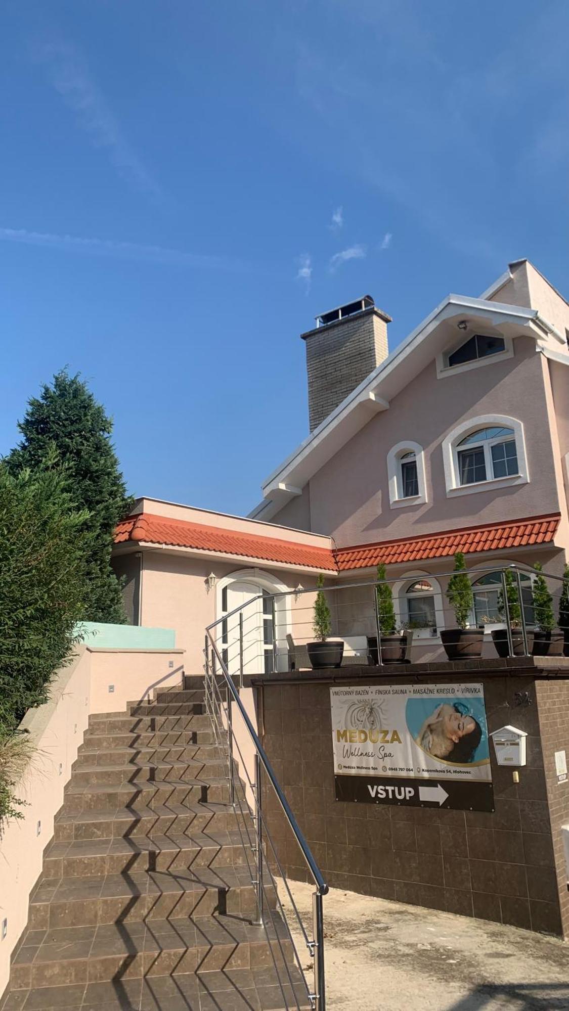 Meduza Wellness Spa S Ubytovanim Hlohovec Εξωτερικό φωτογραφία